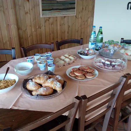 La Nuova Tinara Oda ve Kahvaltı Galbiate